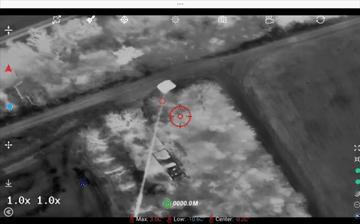 俄版六旋翼用处大大的。东部集群公布视频，飞手操作Mangas重型六旋翼无人机给前