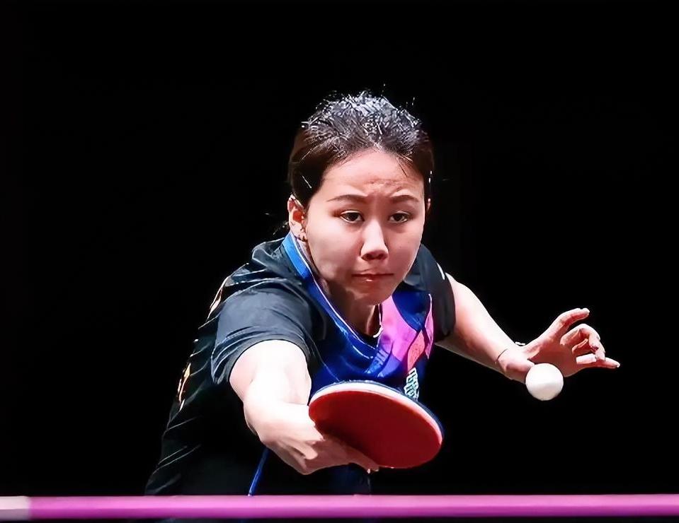 4比0，这比分冷冰冰的，却又无比真实。

看着台上的蒯曼，真替她觉得憋屈。

那