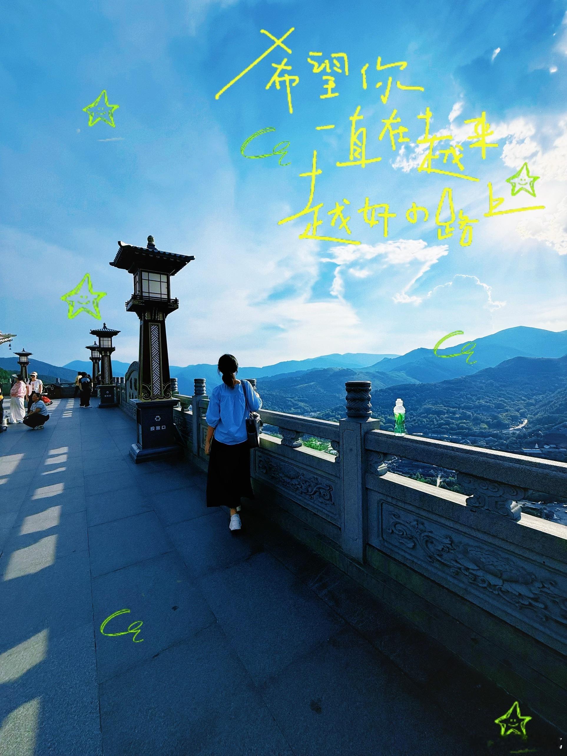 山间有风，心中有善，眼里有光，旷野辽阔，人心安然