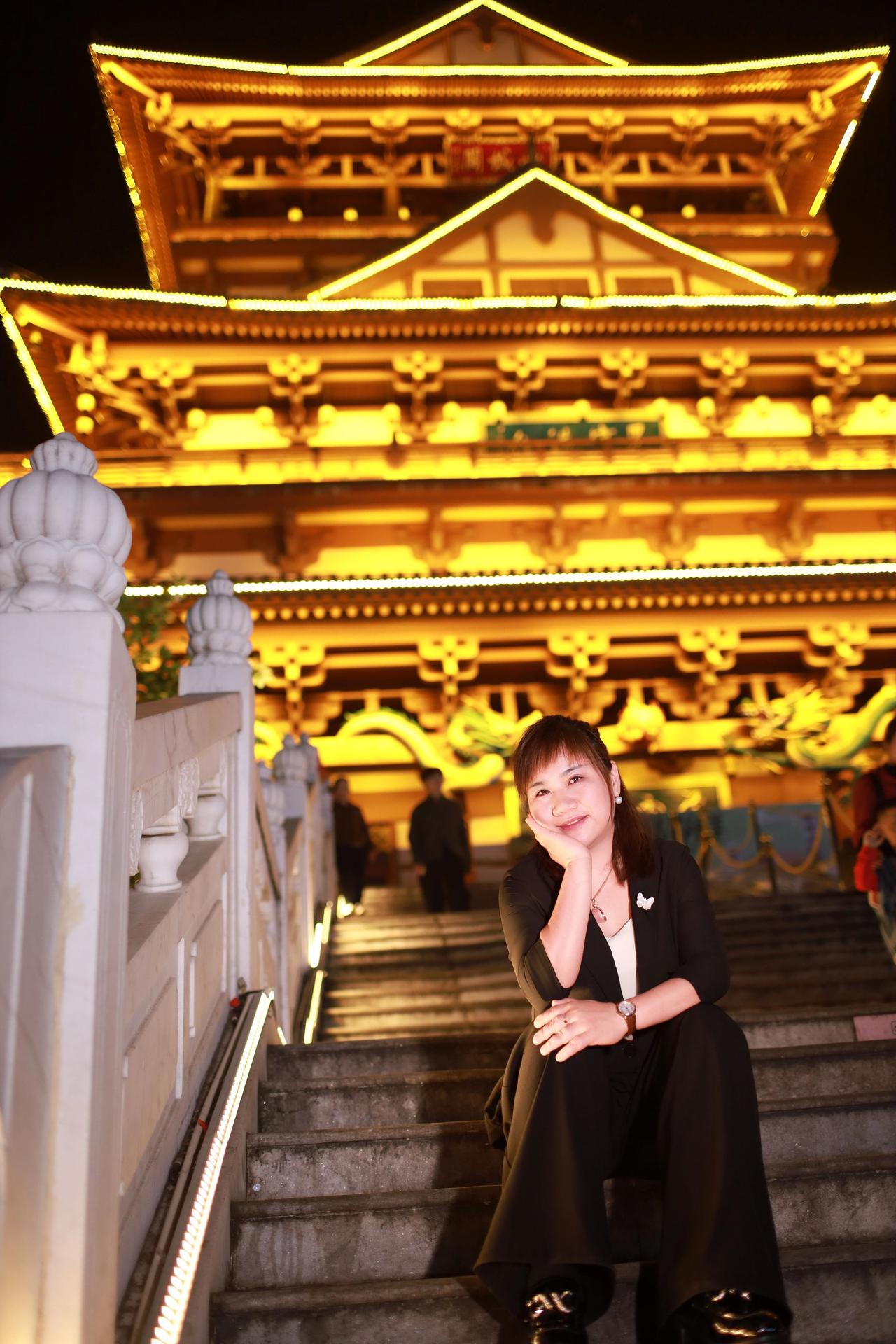 打卡照，随拍几张景点打卡pose 和地标合个影 一张图证明你去过的地方 跟我打卡