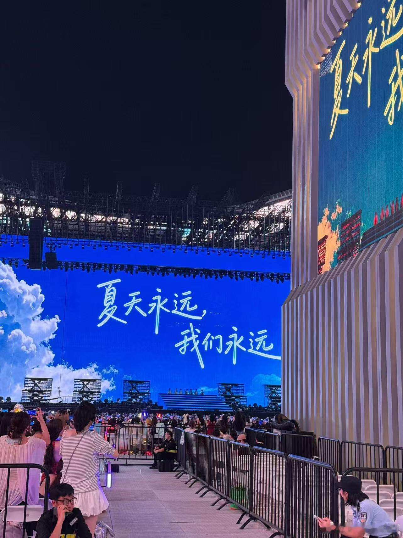 上海八万人狂欢现场体验感一场万众期待的线下盛会，承载着无数人的满心期待。5GA大