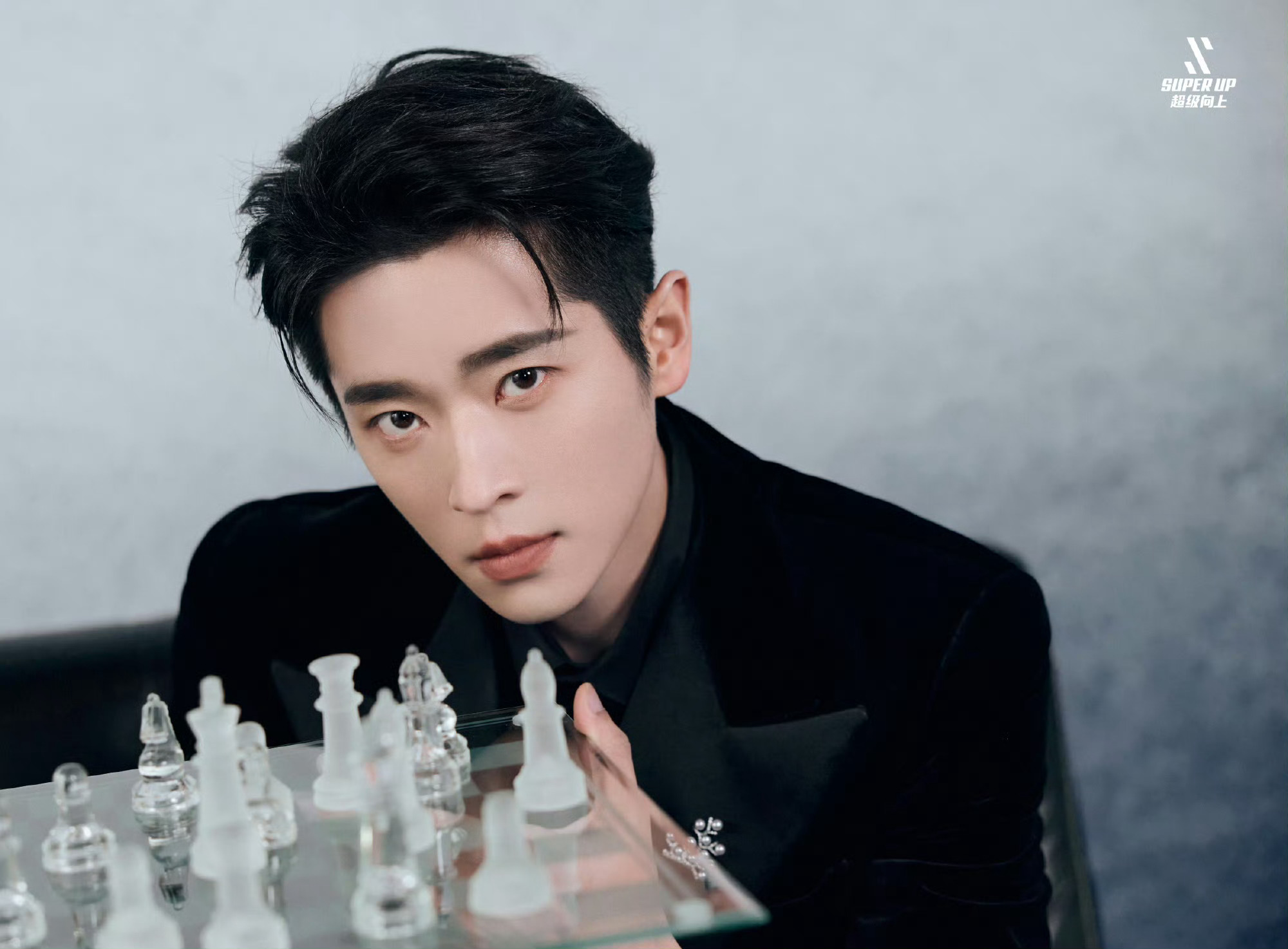 丞磊别盯了我快被帅晕了 星光大赏的丞磊杀疯了！清隽眉眼搭配挺拔身形，抬眸的瞬间自