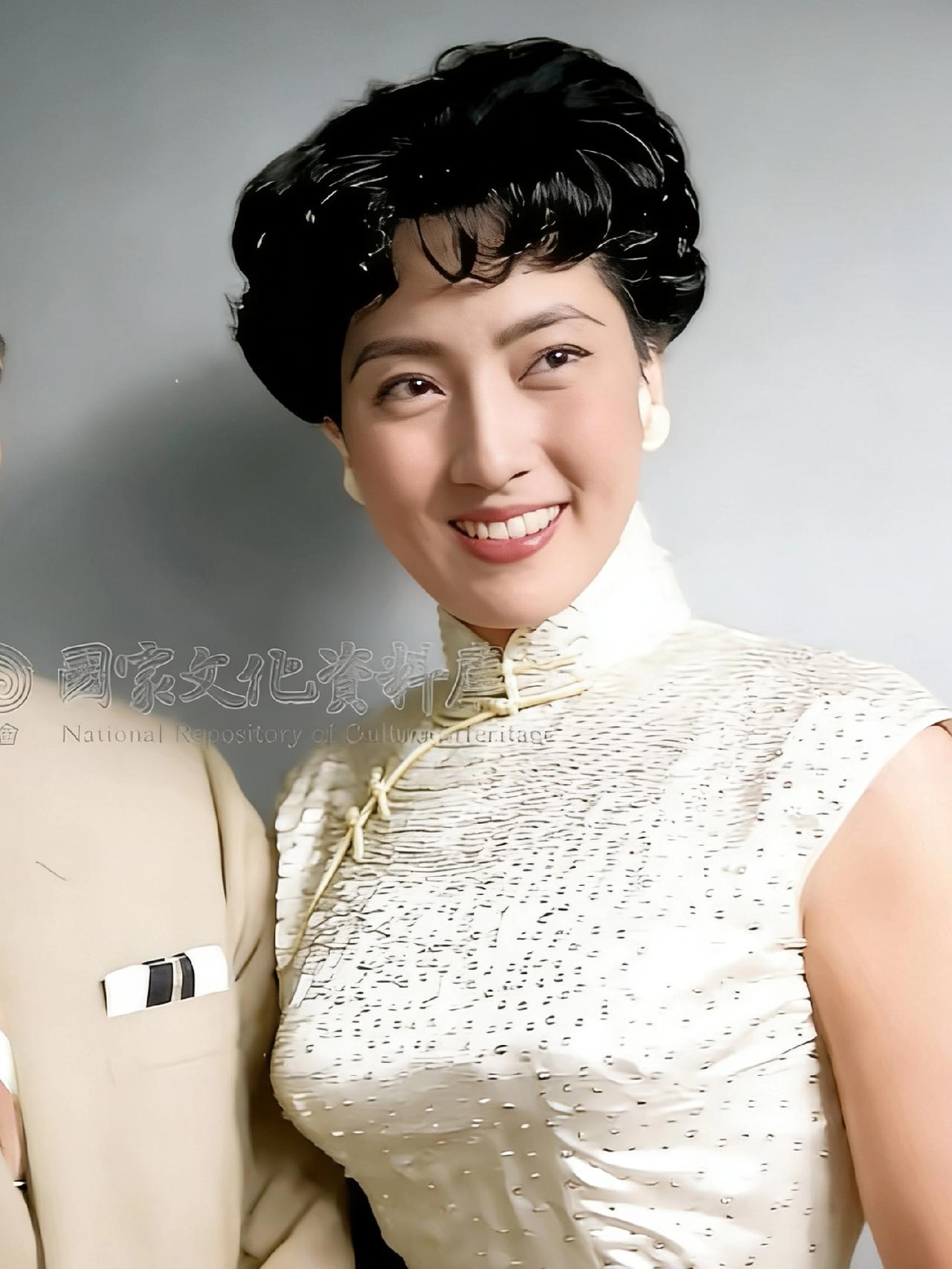60年代，梅兰芳的女弟子李湘芬，一张罕见的留影，照片中的她留着精干的短发，身材凹