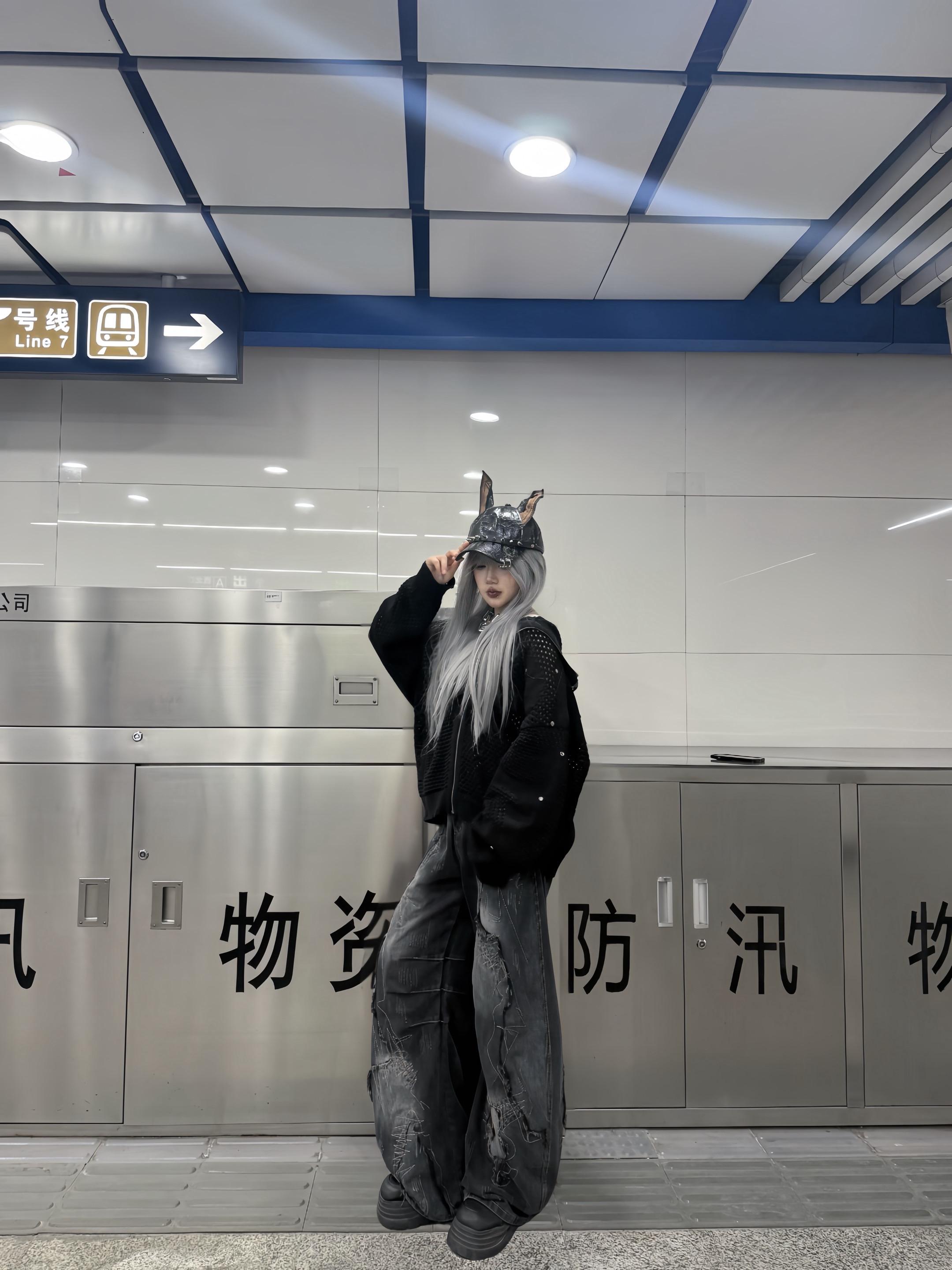 我还没有开始讲我原生家庭的痛 你的手就已经摸到了我维多利亚的秘密了