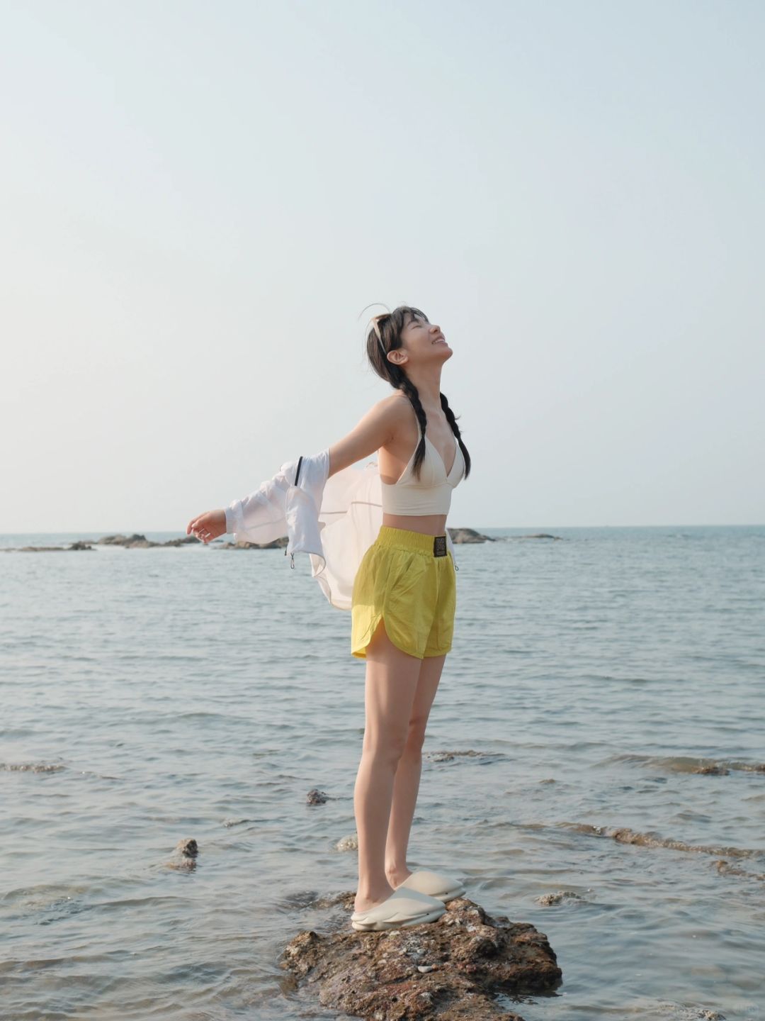 拥抱平静的海面自在的风