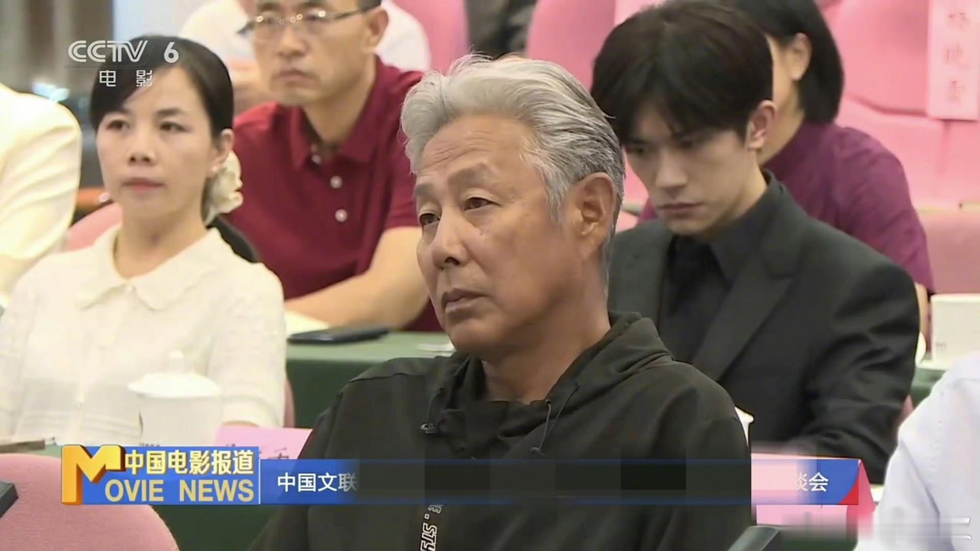 易烊千玺是最年轻的中国电影家协会理事，来看看新闻高清无美颜镜头下的他[期待] ​