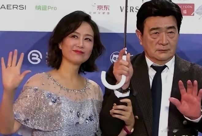 认出来了吗？他俩曾经合演了一部农村题材的爱情电影，40多年过去，帅哥已入古稀。当