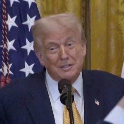 2025年10月28日美国总统特朗普在驻日美军横须贺基地的“乔治·华盛顿”号核动