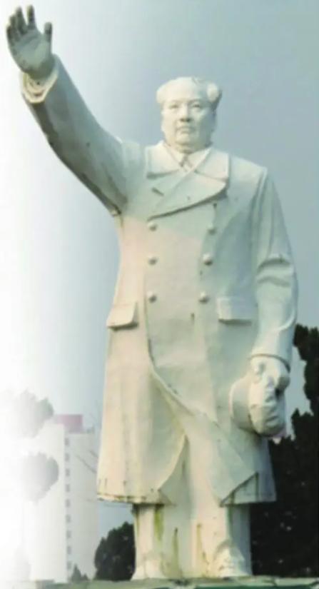 1968年，中国当时最大的毛主席塑像落成！许世友将军批示：“把这尊毛主席像拿到南