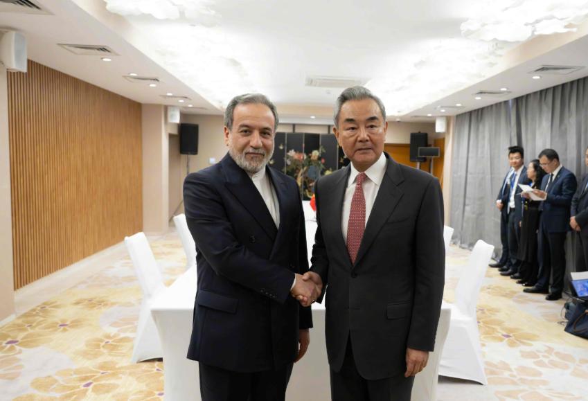 7月24日，中国与伊朗外长在北京完成了一场极为关键的闭门会谈。在此之前，海湾地区