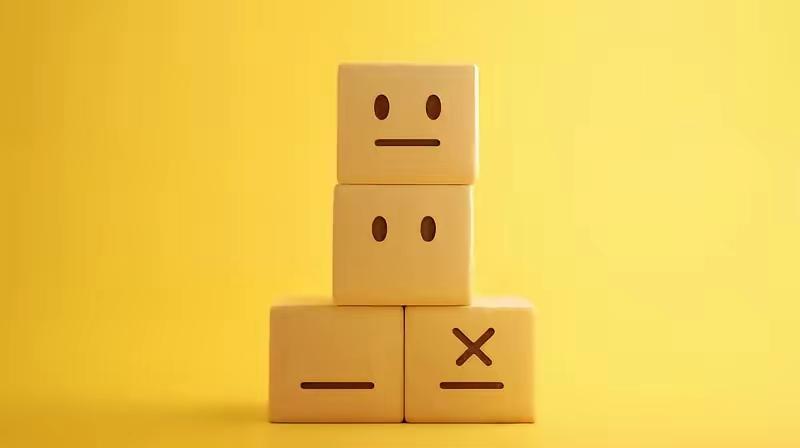 如果前三十年长期挨饿，产妇哪来的奶水？难道新生儿喝西北风长大？这谎扯得太离谱！