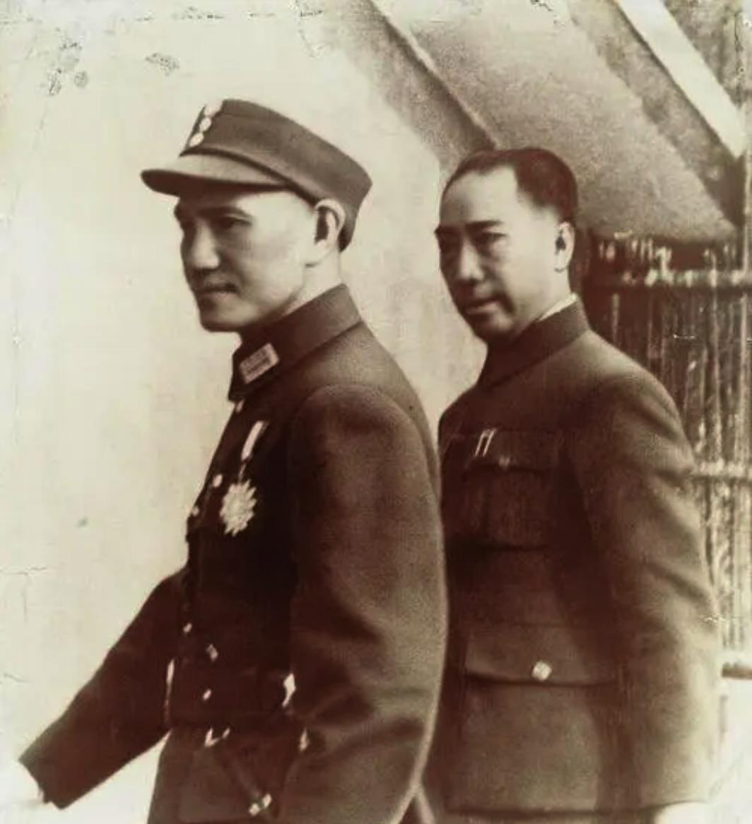 1942年，抗日专员韦孝儒被人绑架后，惨遭活埋。案发后，蒋介石拍了桌子，责令蒋鼎