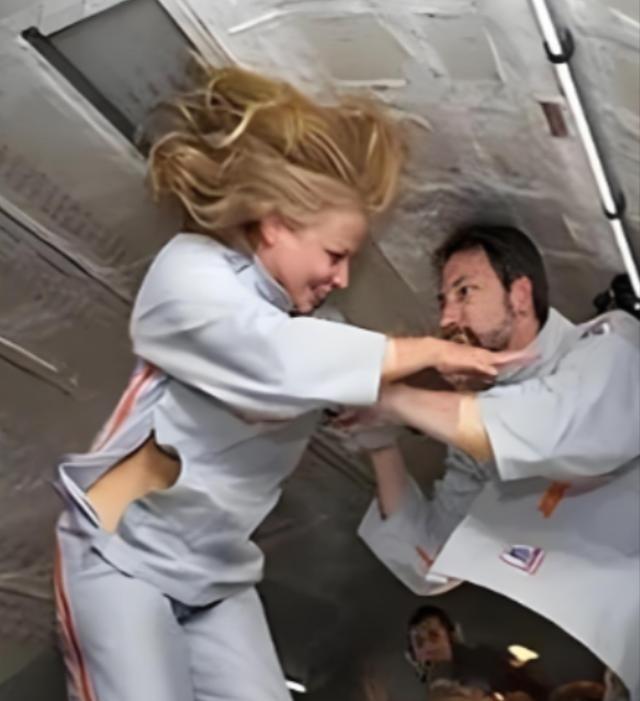 美国 一对夫妻宇航员悄悄结了婚，然后一起上了太空，在天上待了整整8天，结果刚落地