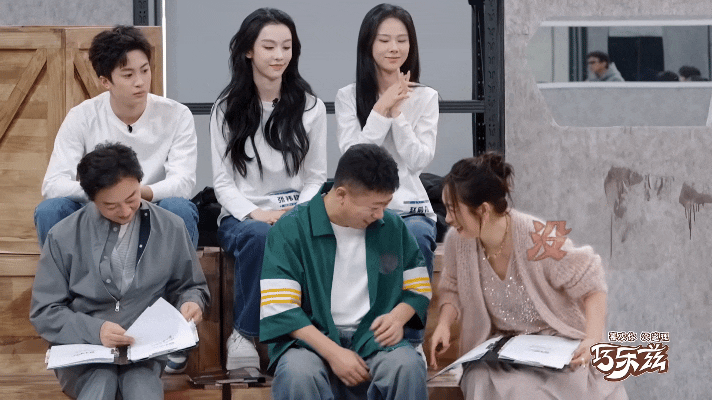 秦海璐好像教资考官“海璐老师”“到”我真服了看见这点我一直在笑！！岩瑾也是让你使