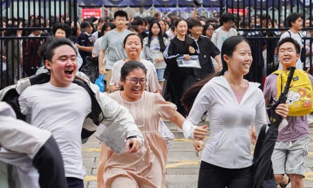 600分考生不再只盯985？今年高考志愿填报出现新趋势，大批高分学子放弃传统名校