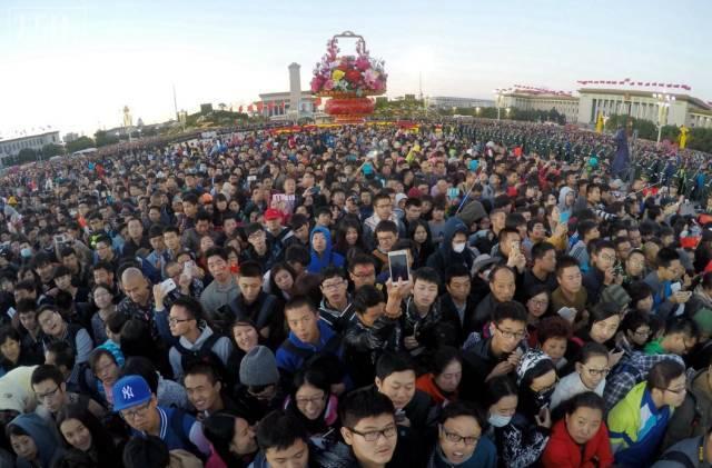 全世界都知道中国人放假了，全世界也都知道欧洲在抗议，美国在停摆，中国在放假，但是