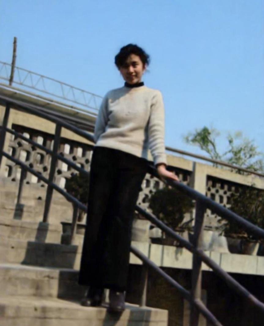 性格会影响人生，但不决定人生。
我觉得人生有三个关键点：
一，影响选择：性格塑造