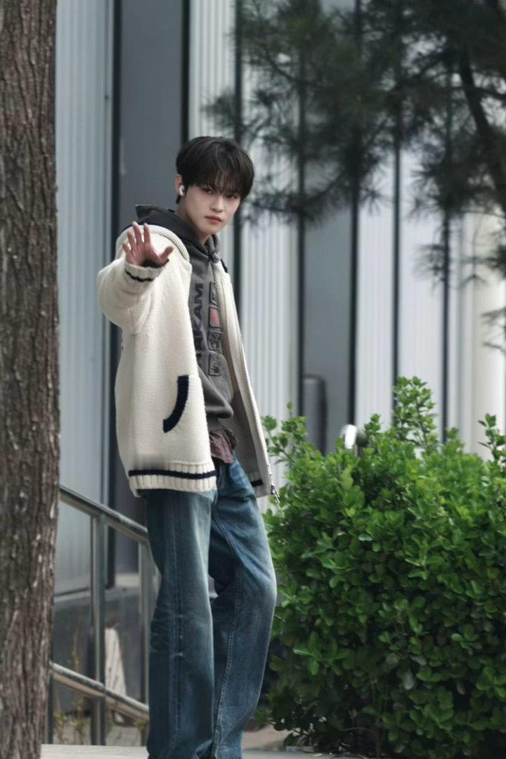 钟辰乐爸爸安利希林娜依高 钟辰乐爸爸的安利不花哨，不煽情，就是最简单的“好听”。