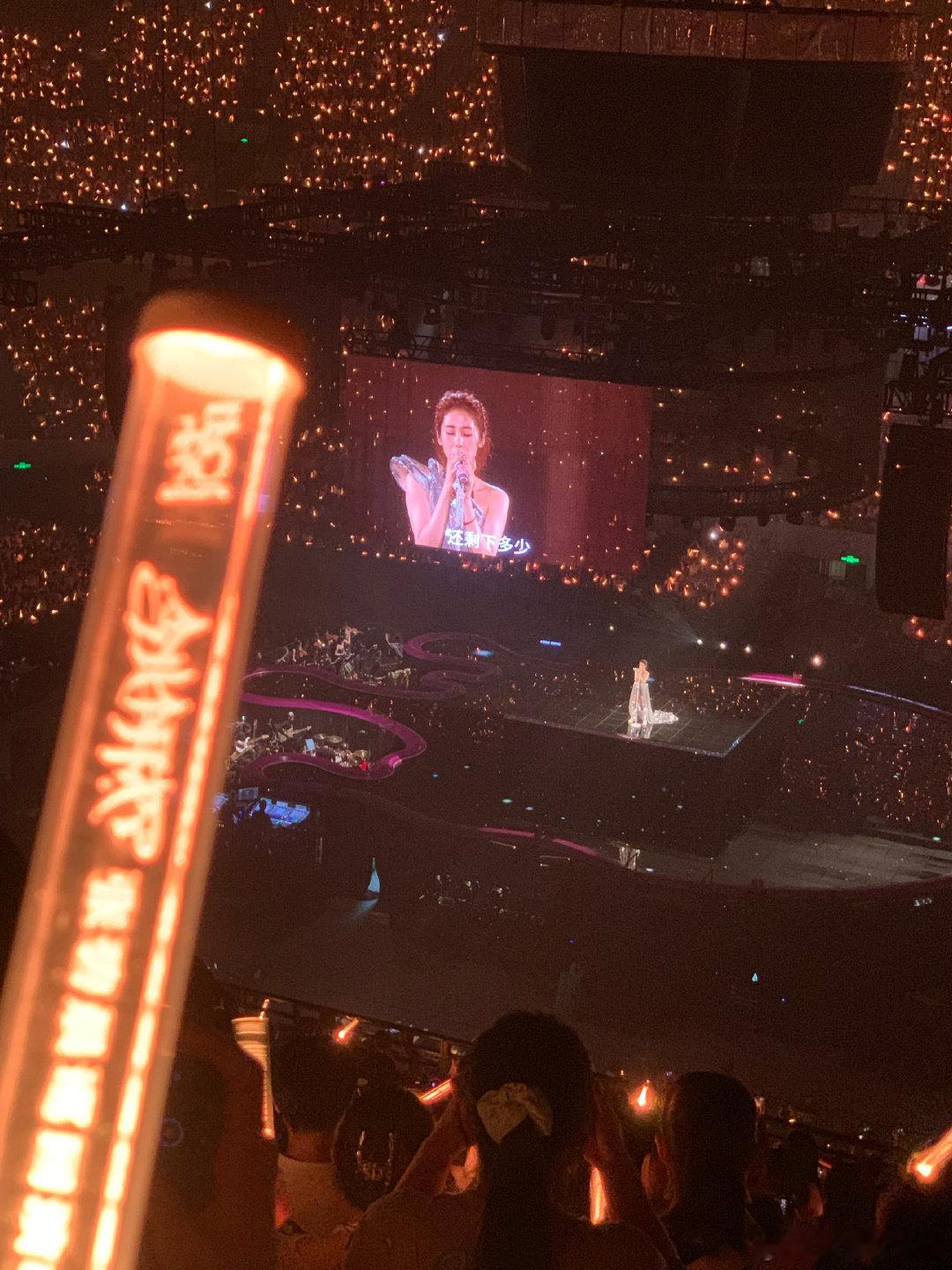 #张碧晨深圳演唱会嘉宾武艺#张碧晨的第一个神秘嘉宾来咯！就是我们的武艺，在演唱会