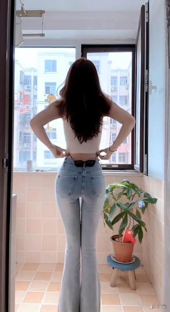 人手一部智能机的时代，不要在乎美颜和滤镜，只要逼真就行了！