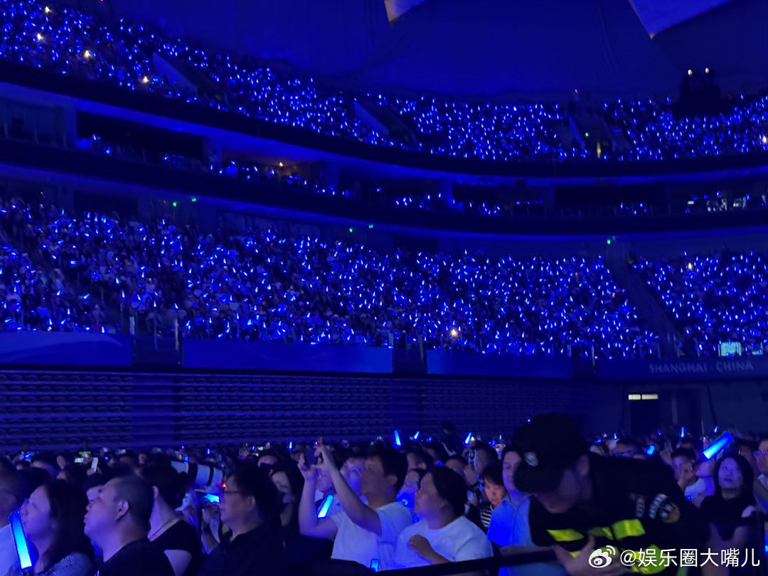 周华健上海演唱会连开六场周华健上海六场陪歌迷过夏天一连六场诚意满满！周华健用无数