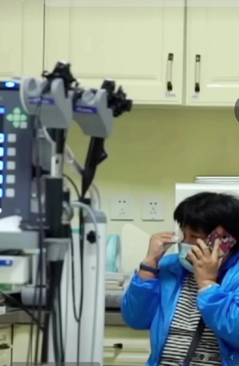 狗狗生病了，主人急急忙忙，慌慌张张把狗狗送进医院，哭着求医生救救我家狗狗，医生做