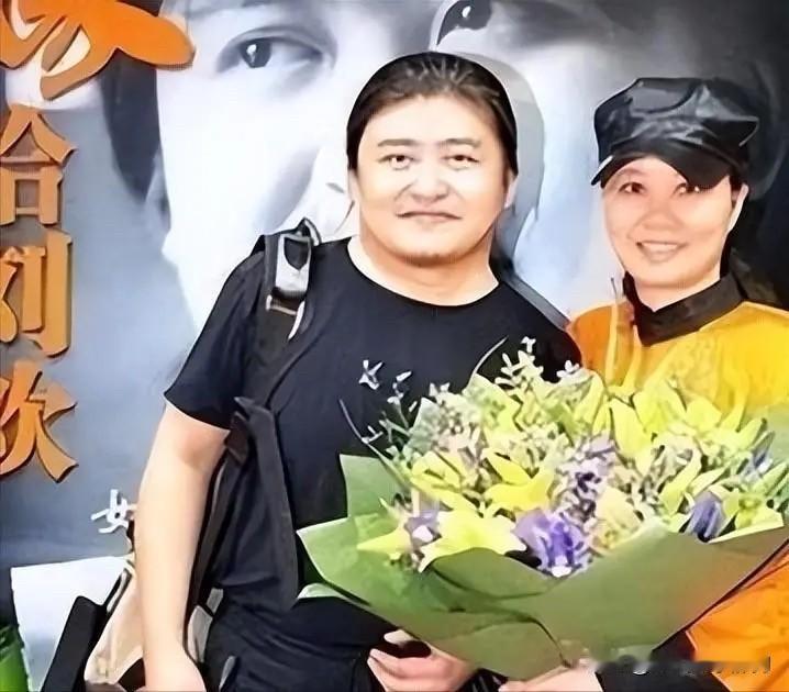 刘欢的妻子卢璐嫌弃过舞台上刘欢的造型，说舞台上刘欢就如同一个乡土气息浓郁的乡村企