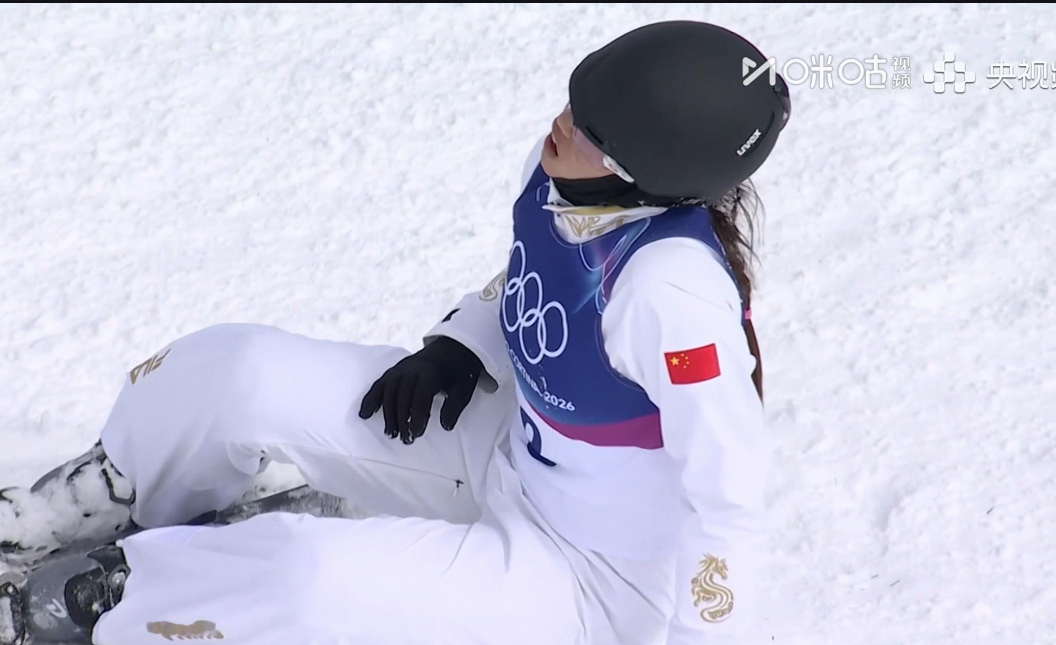 陈梅婷这一下摔哭了，希望她人没事！自由式滑雪女子空中技巧决赛