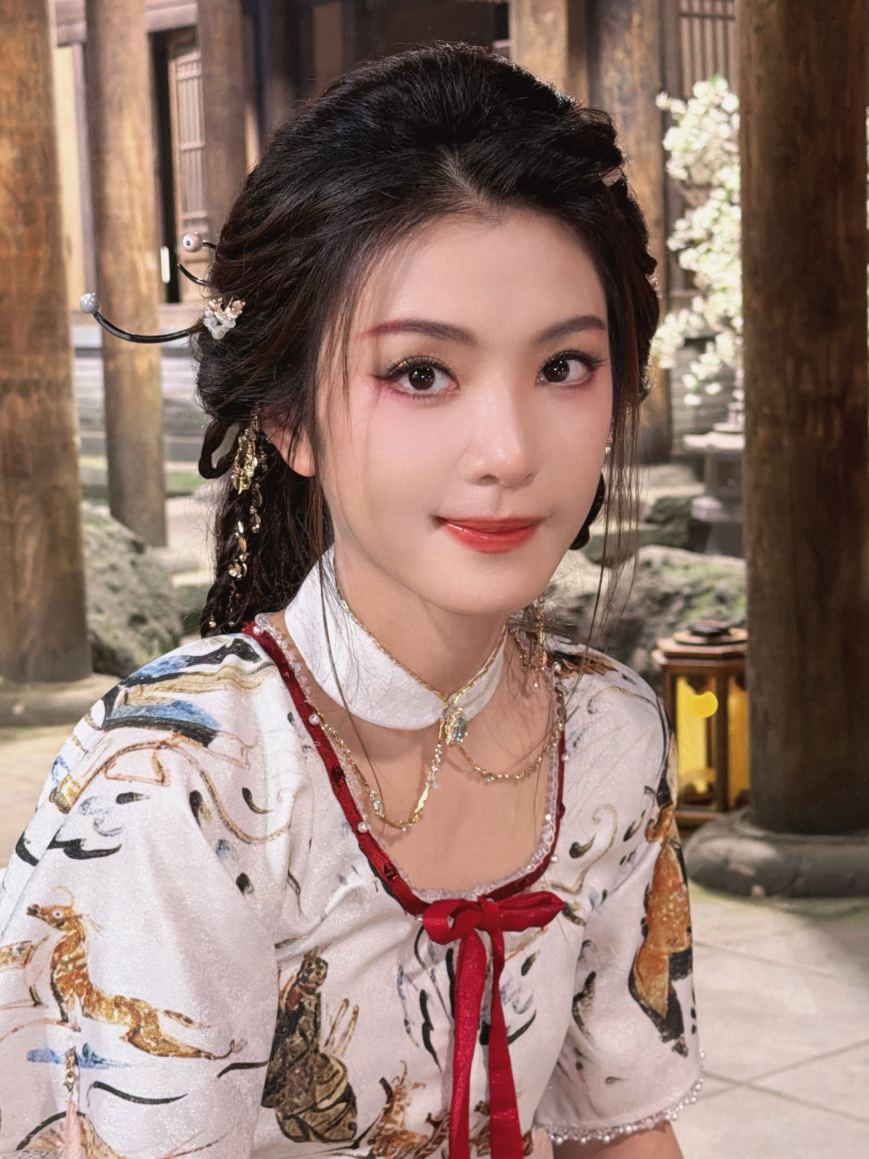 李云霄 🩵李云霄九斤姑娘 ☁️如果没记错的话，这张应该是ins老师那边的图很乖