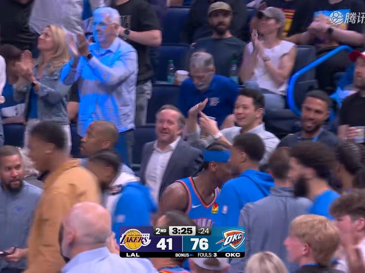 如果里夫斯能拿4000万，雷霆的米切尔能拿8000万。虽然大多数人都不知道米切尔