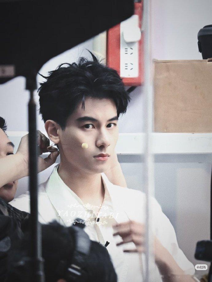 胡先煦不喝哑药原来是这种感觉曹屿辰直播叽叽喳喳，瞬间 get 胡先煦不喝哑药的快