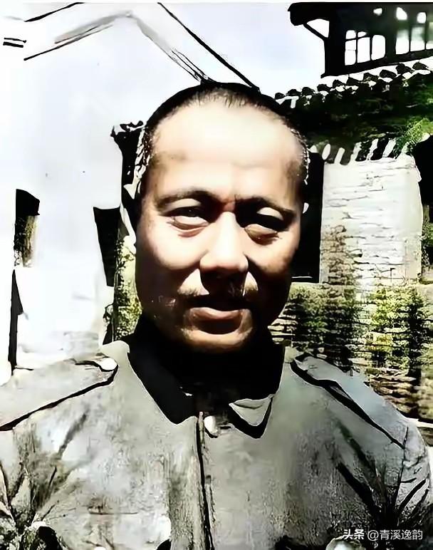 天津解放后，开国中将梁必业问守备司令陈长捷，我们把天津围得水泄不通，你怎么不往海
