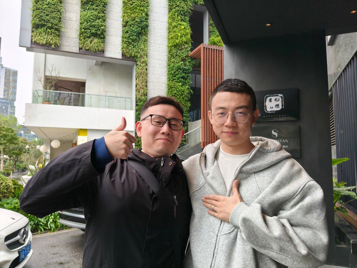 请问到底谁垫脚了？？？[并不简单][并不简单][并不简单] ​​​