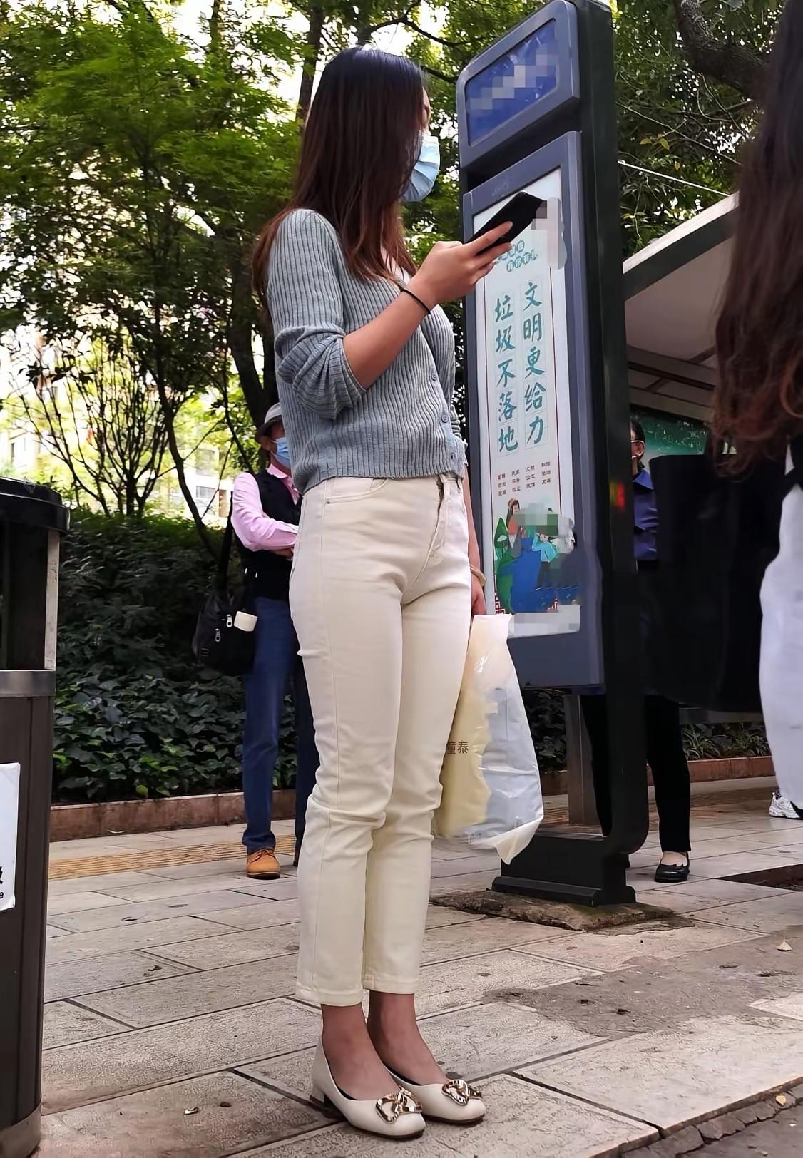 下班还得等公交车，不知道几点能到家。