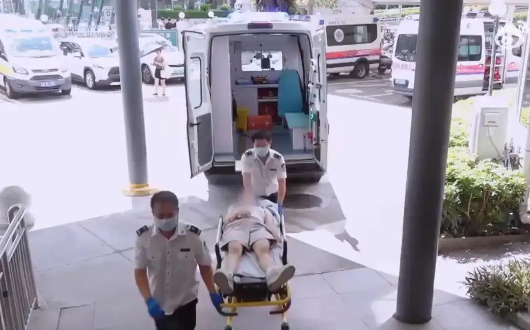 同房后突然腹痛、冒冷汗、眼前发黑……

送到医院，

医生从她肚子里抽出了120