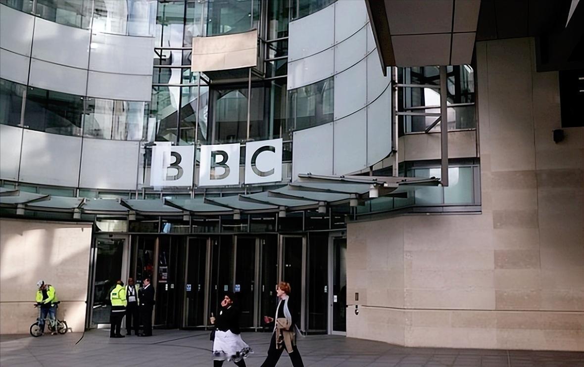 最近跨洋闹出个大新闻，特朗普把英国广播公司（BBC）给告了，一张嘴就要赔100亿