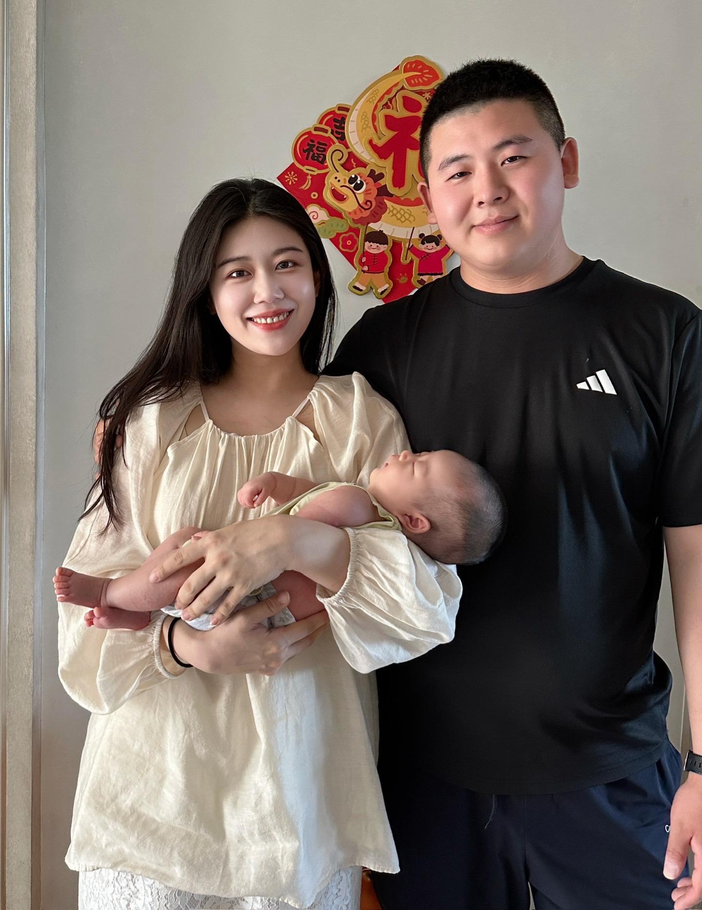 暖宝满月啦。