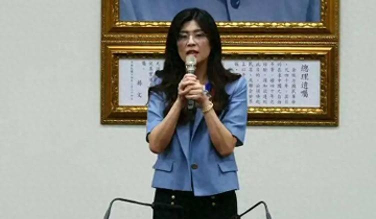 台湾2028年不用筹备再选地区领导了，因为到不了2028。海峡两岸就和平统一了，