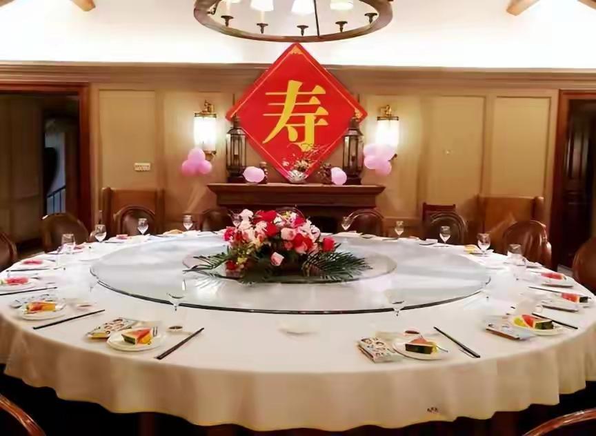 我对孙子和外孙一视同仁，直到我80大寿才明白，两者差局天差地别！
我守了大半辈子