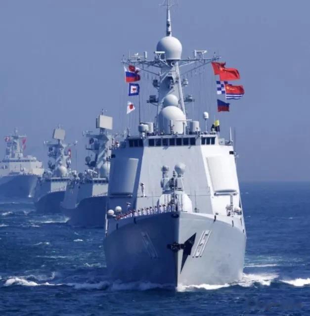 日舰擅闯我国近海，这次不再警告直接包围：给全世界做出榜样

排水量3万吨的日本轻