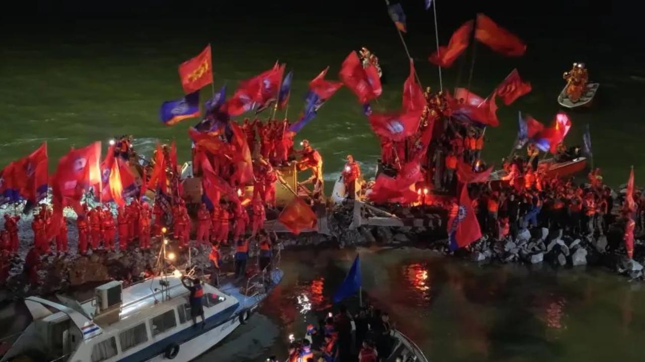洞庭湖缺口合龙成功，这是无数人同心协力昼夜奋战的结果。但更大的难题在等着他们，受
