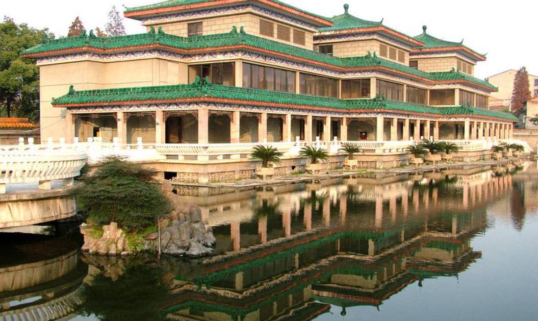 逛荆州博物馆别只看文物！怕光怕潮怕碰的宝贝，工作人员怎么护着？
去荆州博物馆逛的