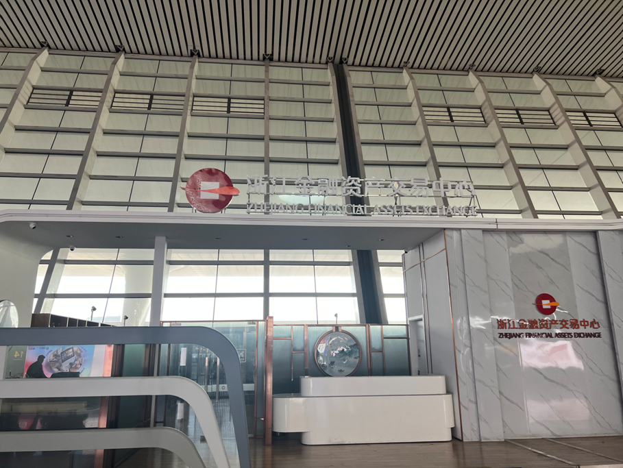 浙金中心“暂停营业”现场直击｜东站服务点关门多日，总部大楼安保明显加强，连日维权持续
