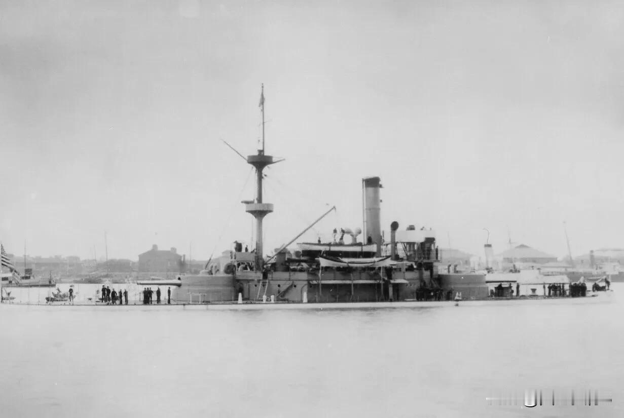 1901年，美国海军BM-3 “莫纳德诺克”号浅水重炮舰到达上海。该舰的低干舷已