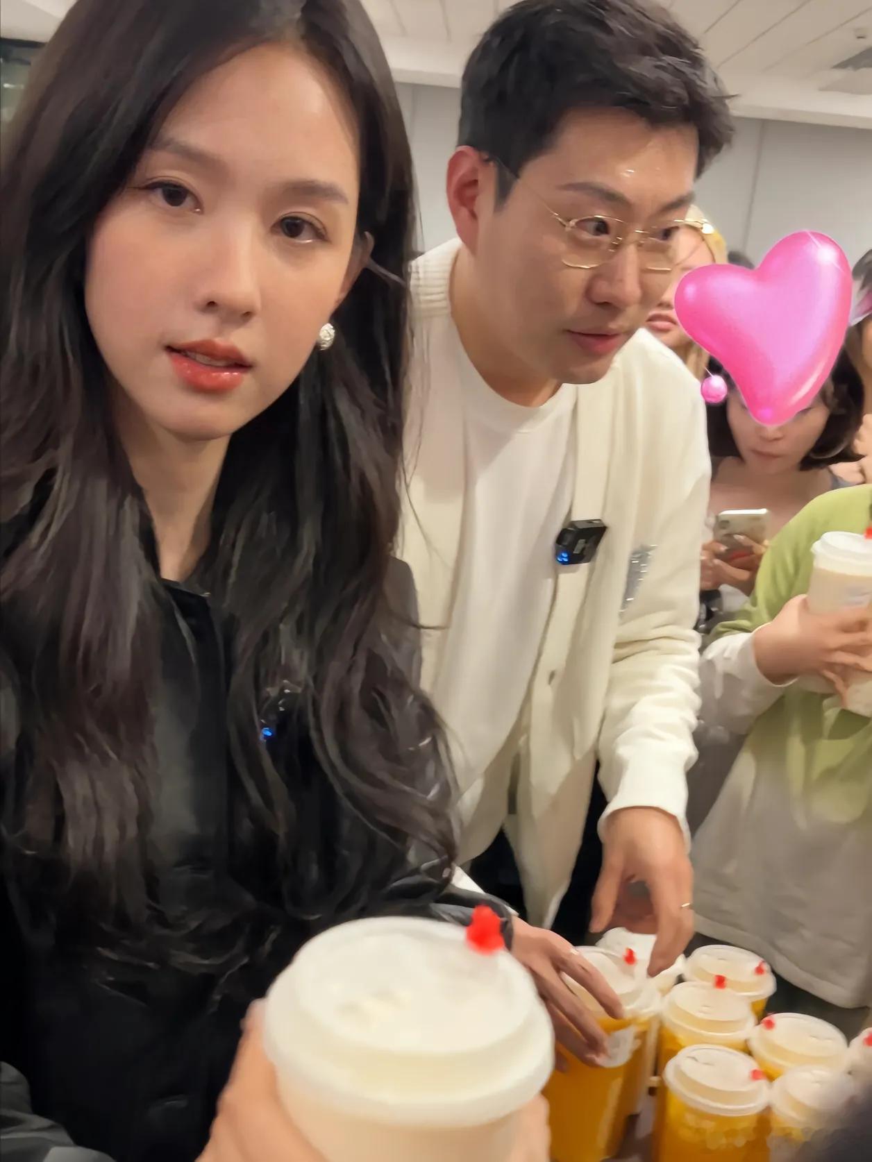 陈都灵生图网上广受好评，尽显多样魅力。活动中优雅，私下轻松自在，每个瞬间都独特迷