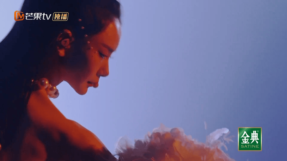#戚薇初舞台实力##戚薇初舞台唱七# 浪姐戚薇初舞台带来原创歌曲《七》好美好惊艳