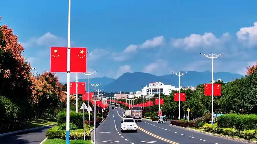 目前中国的最大问题，不是台湾问题，不是与美国的问题，也不是与日本问题，中国如今最