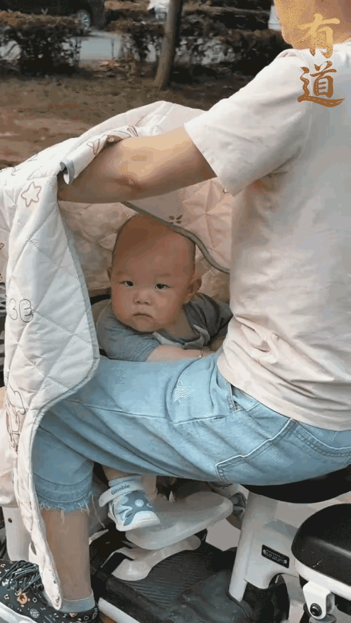 妈，这么热的天，你把我闷着放屁，你心里没点数吗
