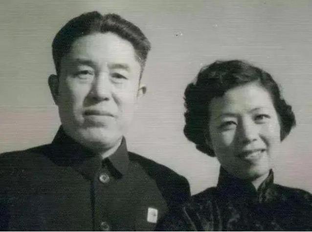 1952年6月，郑洞国获任水利部参事，打算全家迁往北方，老婆陈碧莲却不肯跟着走，