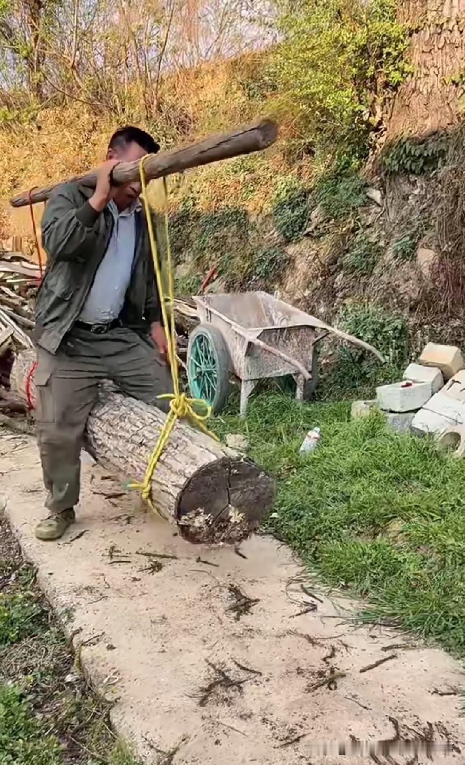 还有这种扛法的，我怎么没想到呢，这样扛容易起步[赞]